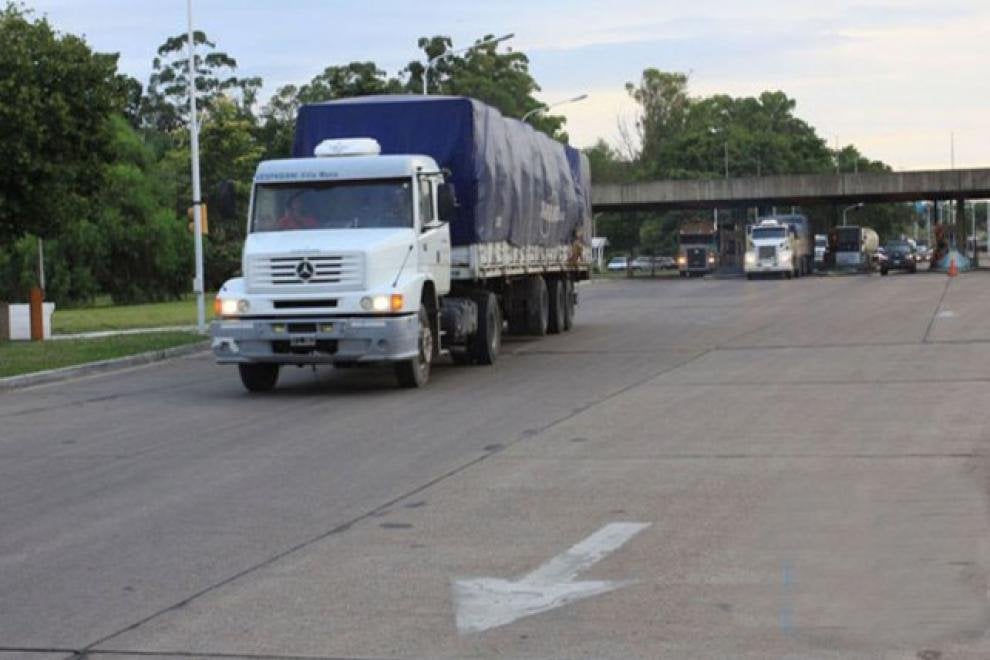 RESTRINGEN EL TRÁNSITO DE CAMIONES EL DOMINGO EN LAS RUTAS BONAERENSES ...