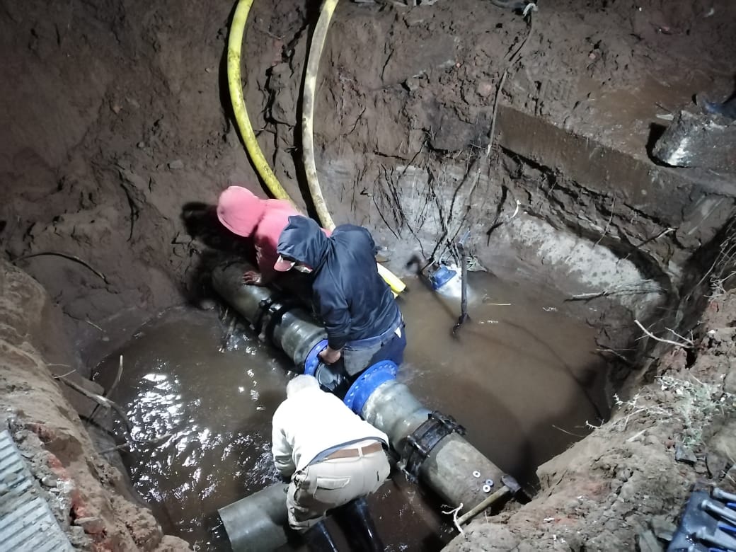 ESTA MADRUGADA: SERVICIOS SANITARIOS REPARÓ UNA ROTURA EN EL CAÑO