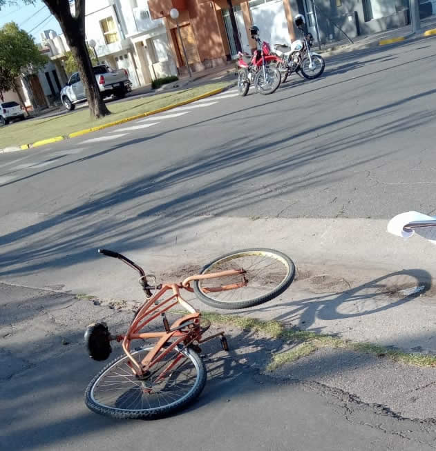 UNA NENA DE 12 AÑOS QUE IBA EN BICICLETA FUE ATROPELLADA POR UN AUTO ...