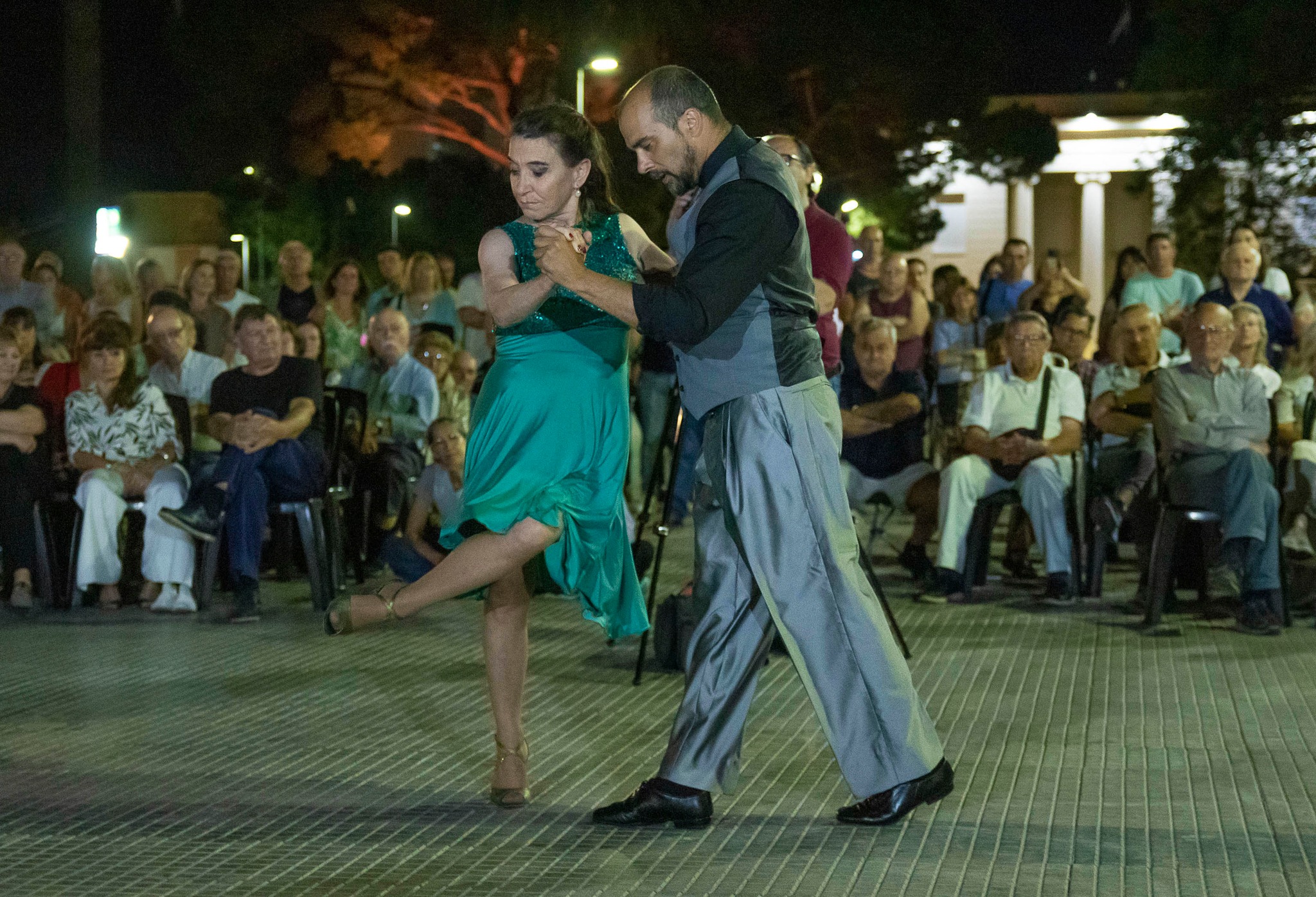Tango 7 LA MAGIA DEL TANGO EN LA PLAZA SAN MARTÍN EN UNA NOCHE QUE TERMINÓ A ...
