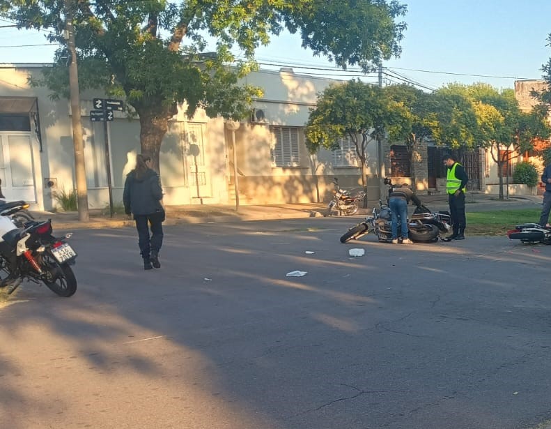 DOS MOTOCICLISTAS HOSPITALIZADOS TRAS UN FUERTE CHOQUE EN EL CENTRO DE ...