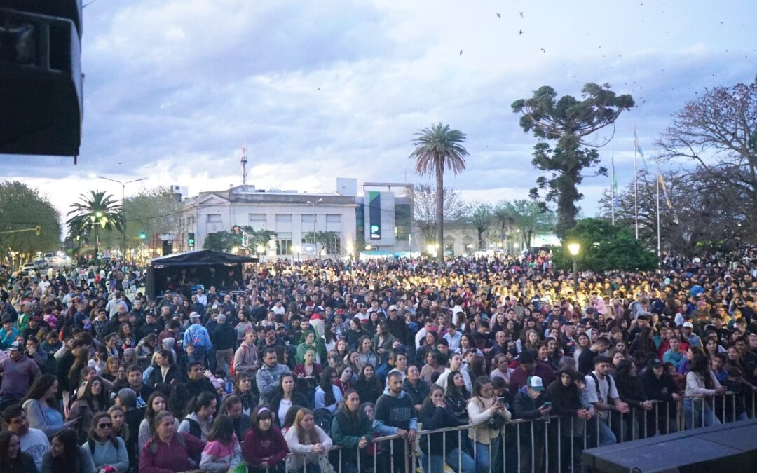 FIESTA DE LA PRIMAVERA EN TRENQUE LAUQUEN: UNA MULTITUD DISFRUTÓ EN EL ...