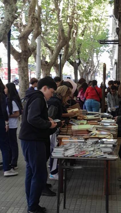 SE VIENE UNA GRAN SUELTA DE LIBROS EN LA BIBLIOTECA RIVADAVIA - DataTrenque